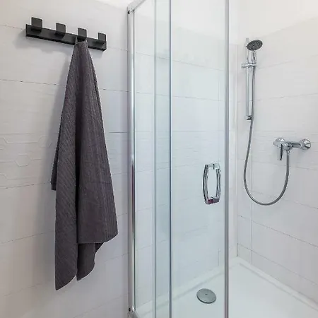 Raya Mansion Appartement Warschau