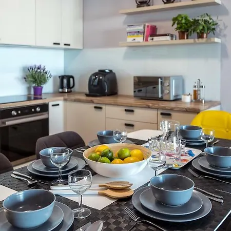 Raya Mansion * Varsovia